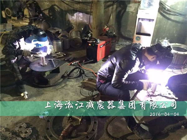 DN150不銹鋼波紋補償器加班生產現場實拍 DN150不銹鋼波紋補償器