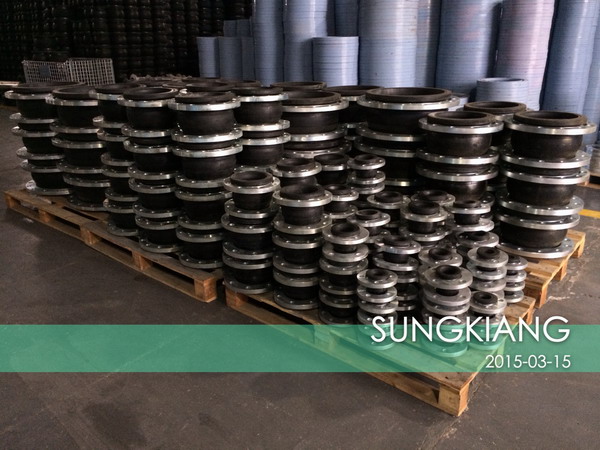 大慶油田儲油裝置內(nèi)含鋼絲橡膠軟連接 橡膠軟連接