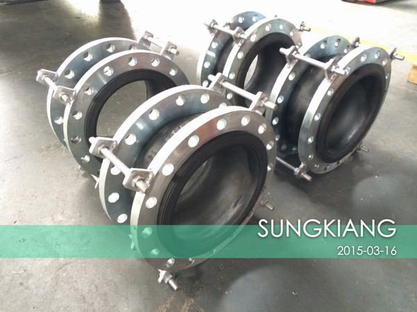 水庫(kù)項(xiàng)目配套應(yīng)用帶拉桿限位橡膠軟接頭 橡膠軟接頭