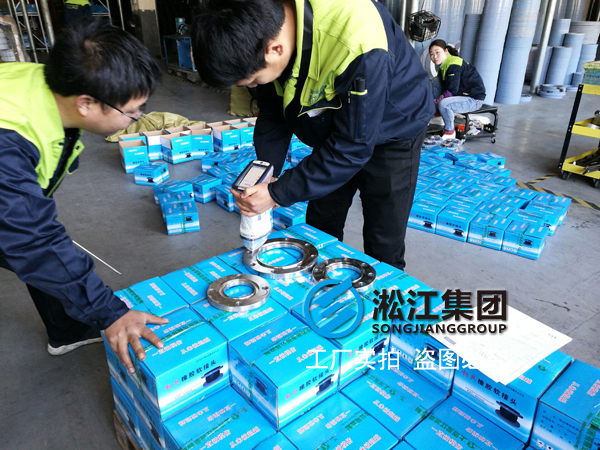 【檢查】不銹鋼橡膠接頭法蘭是否達標檢測現場