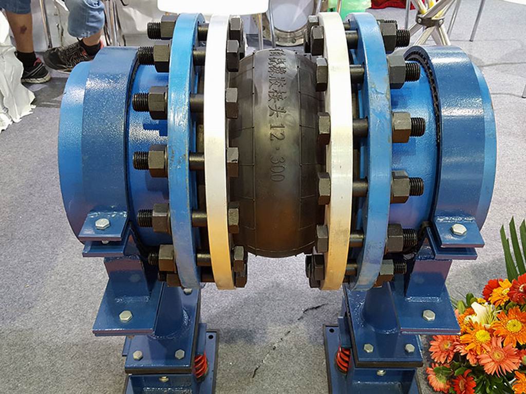 耐油橡膠接頭的橡膠材質(zhì)是什么?丁腈橡膠(NBR) 橡膠軟接頭