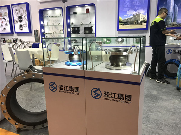 中央空調(diào)安裝的,遇到拉脫,我們管道上300的橡膠軟連接被拉托盤